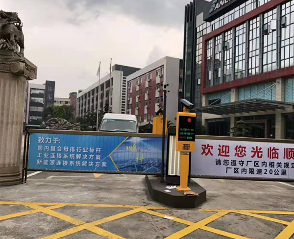 济阳小区广告道闸